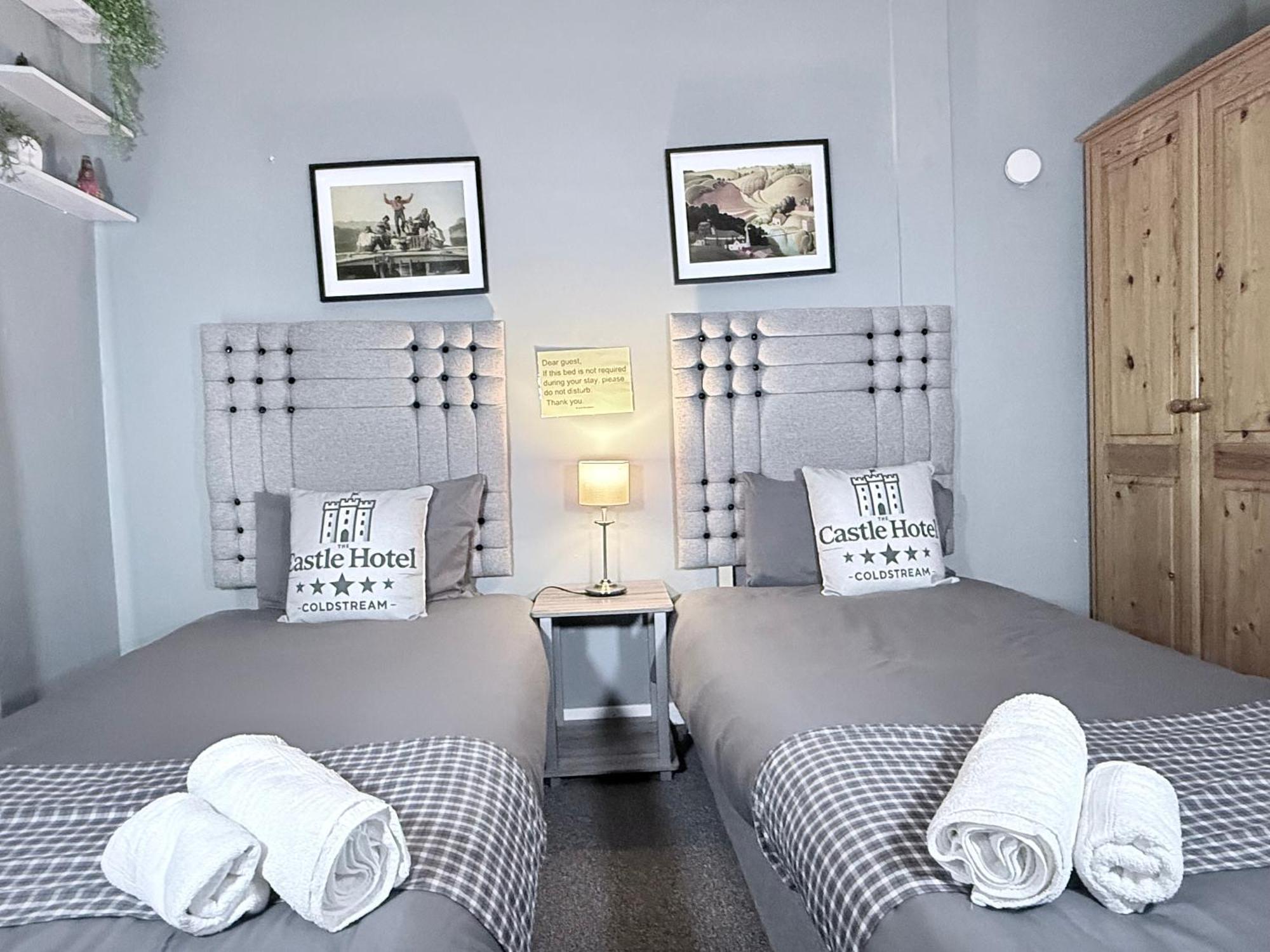 Self Check In Room Accommodation Only The Castle, Coldstream Eksteriør bilde